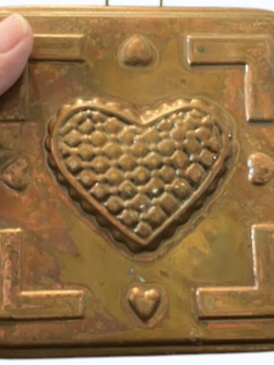 Vintage Copper Quilted Heart Mold Wall Mount - Picture 4 of 7